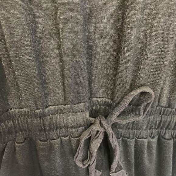 WOMAN’S stretchy jumper. Shorts with pockets. Drawstring. Size medium 8/10. - Picture 10 of 10